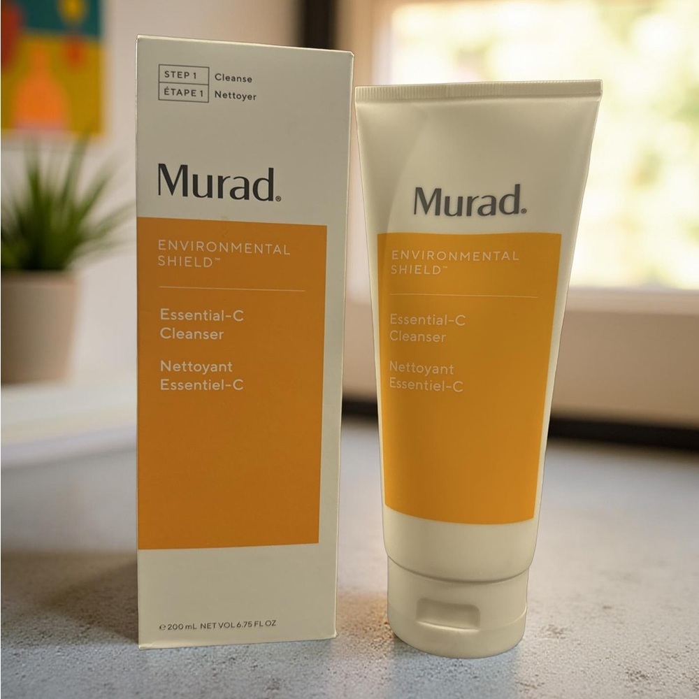 NIB•Murad Essential-C Cleanser